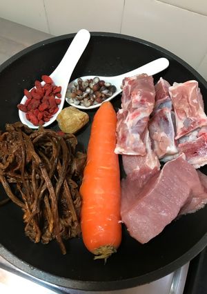 A picture of Agrocybe Aegerita, Yanagimatsutake, Chestnut Mushroom, Cha Shu Gu 茶树菇 Pork soup.