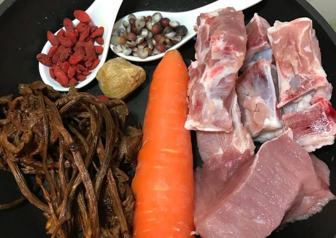 Recipe of Homemade Agrocybe Aegerita, Yanagimatsutake, Chestnut Mushroom, Cha Shu Gu 茶树菇 Pork soup