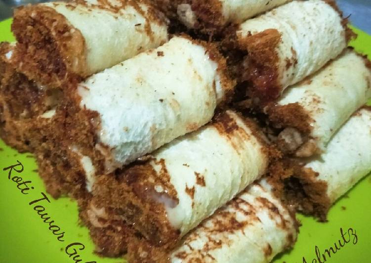 29. Roti Tawar Gulung Abon