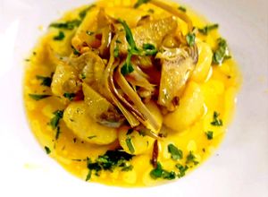 Foto di Gnocchi con Vongole, Carciofi e Salsa allo Zafferano