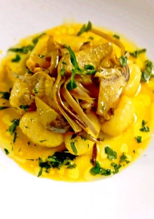 Foto di Gnocchi con Vongole, Carciofi e Salsa allo Zafferano