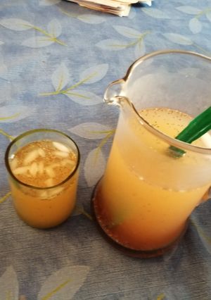 Una foto de Agua de toronja y mandarina