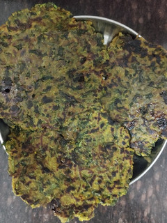 મેથી - બાજરીના ઢેબરા(Methi-Bajri Dhebra Recipe In Gujarati) રેસીપી મુખ્ય ફોટો
