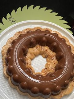 Una foto de Flan de turrón y chocolate sin horno 🍫