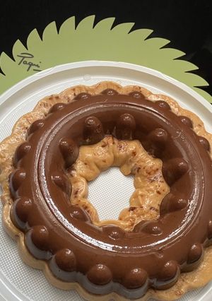 Una foto de Flan de turrón y chocolate sin horno 🍫