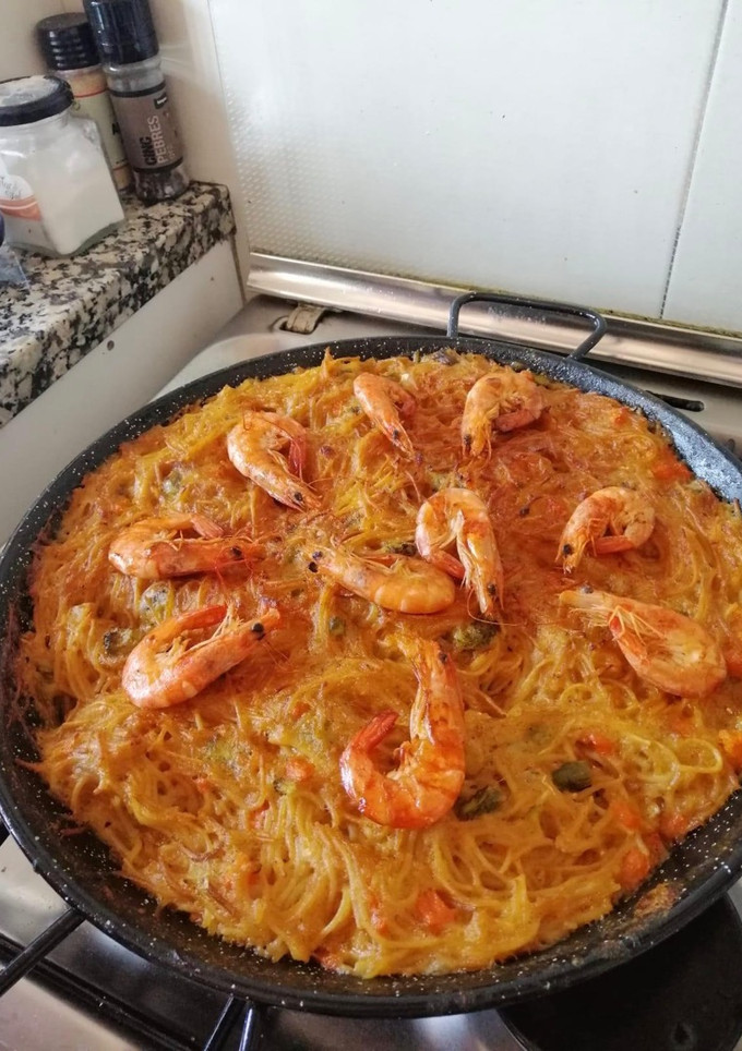 Una foto de Fideuá de Bacalao y verduras sin gluten | sin histamina