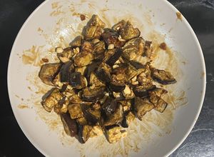 Foto principal de Berenjena glaseada con miel y cacahuetes