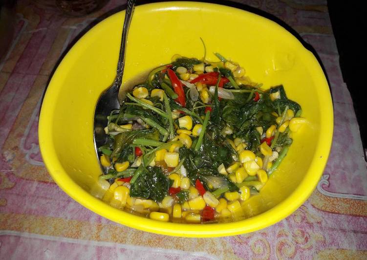 Tumis bayam campur jagung manis..