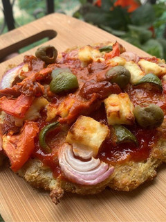 ओट्स पिज़्ज़ा (OatsPizza recipe in hindi) रेसिपी मुख्य फोटो