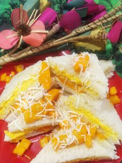 ચીઝ મેંગો આઈસ્ક્રીમ સેન્ડવીચ (Cheese Mango Icecream Sandwich Recipe In Gujarati) રેસીપી મુખ્ય ફોટો