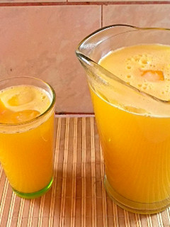 Una foto de Agua de Mango y Limón