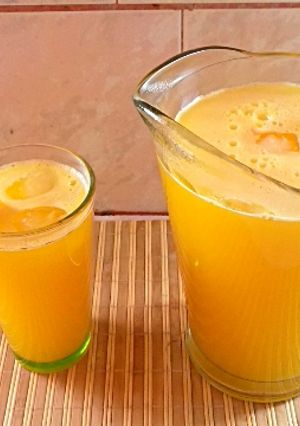 Una foto de Agua de Mango y Limón