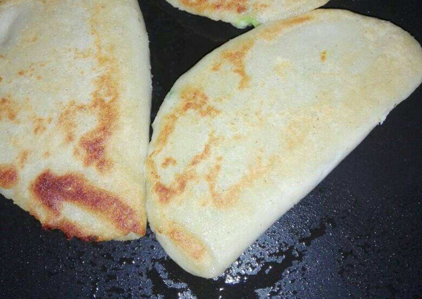 Tortillas con loroco y queso mozzarella