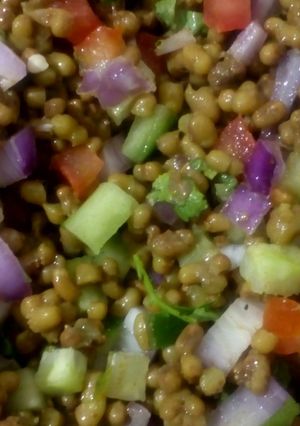 A picture of Moth Dal Chaat.