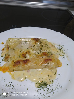 Una foto de Canelones con bacon, calabacín y cremosa Mozzarella