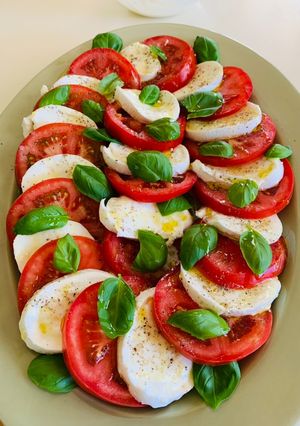 Caprese saláta recept fotója
