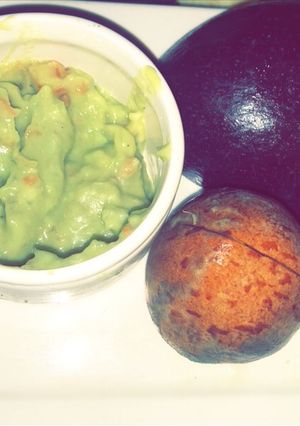 Una foto de Guacamole🥑🥑🥑 (no la original por falta de ingredientes)
