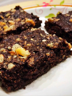 Una foto de Brownies de Matzá húmedo al microondas súper fácil! Pesaj