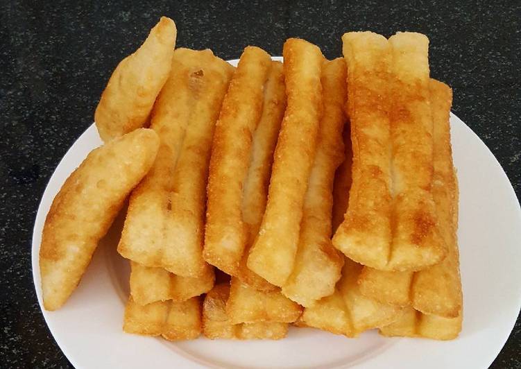 Steps to Prepare Perfect Fried dough stick with natural yeast 油条