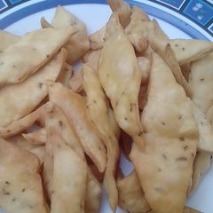 A picture of Crispy namak pary.