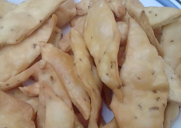 Crispy namak pary