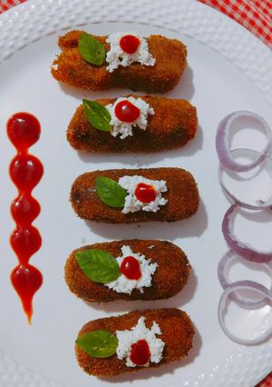 A picture of Paneer potato bullets.