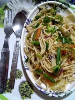 வெஜிடபிள் நூடுல்ஸ்🍜🍝 (Vegetable noodles recipe in tamil) செய்முறை முக்கிய புகைப்படம்