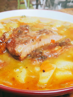 Una foto de Estofado de costillas adobadas con patatas
