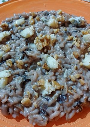 Foto di RISOTTO RADICCHIO, GORGONZOLA E NOCI