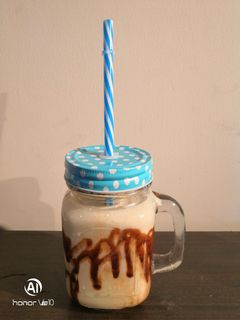 बनाना क्रीम मिल्क शेक (banana cream milkshake recipe in marathi) रेसिपी चे मुख्य फोटो 