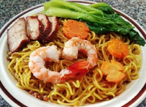 Hình của món Mì Khô Trộn Sốt Thập Cẩm.