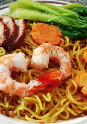Hình của món Mì Khô Trộn Sốt Thập Cẩm.