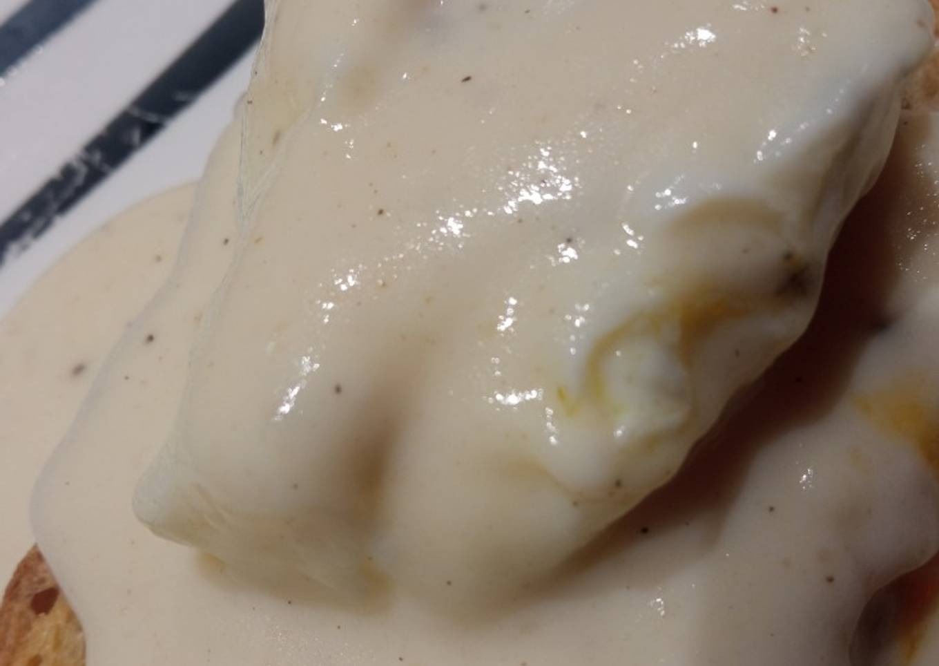 Huevos flor con bechamel