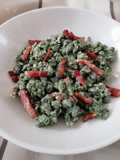 Spatzle agli spinaci con panna e pancetta affumicata