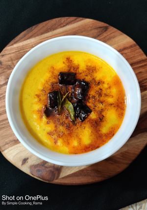 A picture of Boondi ki Kadhi.