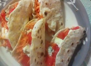 Una foto de Rapiditas (wraps) de verduras frescas y queso azul