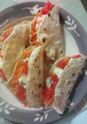Una foto de Rapiditas (wraps) de verduras frescas y queso azul