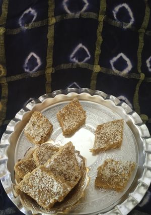 કાટલાં પાક (Katla Paak Recipe In Gujarati) રેસીપી મુખ્ય ફોટો