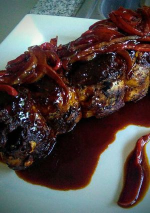 Una foto de Lomito de Cerdo envuelto con reducción de vino tinto al pimentón!