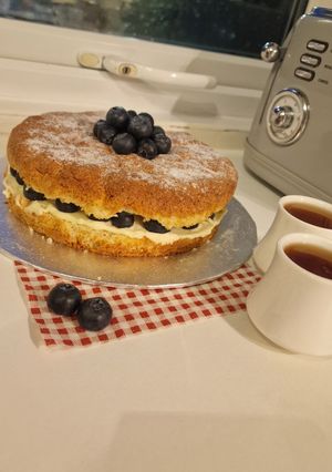 عکسی از دستور کیک اسفنجی ابری با فیلینگ خامه و بلوبری🫐🍰
