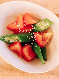涼拌秋葵番茄 的食譜成品照片