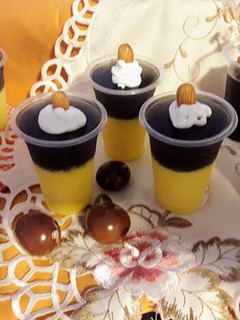 Una foto de Combinado: Flan sabor Vainilla y Gelatina de Agua sabor Uva