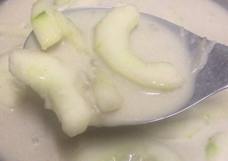 Timun masak lemak putih