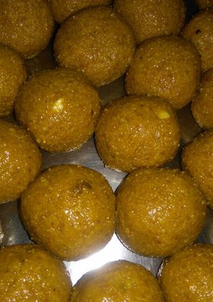 A picture of Besan ke laddo.