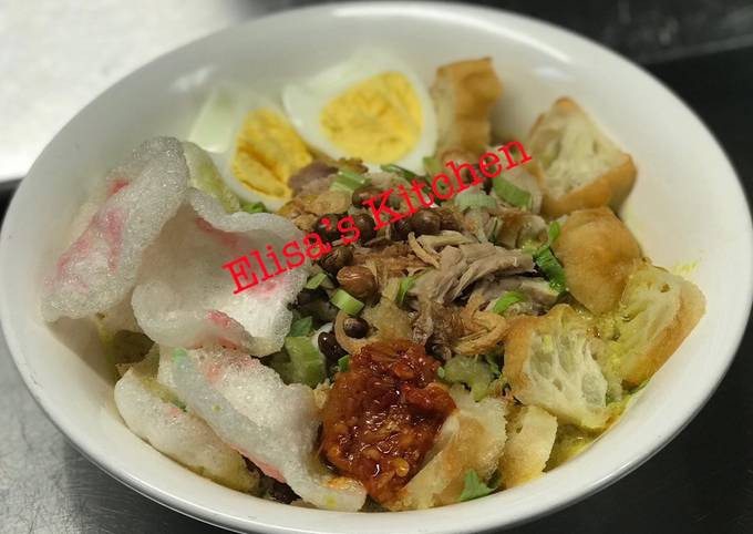 Bubur Ayam kuah kuning (kuah Soto)