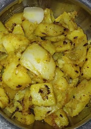 जीरा आलू (Jeera aloo recipe in hindi) रेसिपी मुख्य फोटो