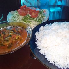 A picture of Rice and onion sp with salad.
