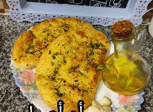 صورة لوصفة خبز الثوم و الزيت الزيتون