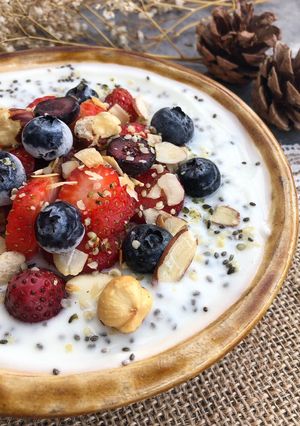Una foto de Bowl de yogurt, chía y frutas
