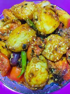 आलू तिल (aloo til recipe in Hindi) रेसिपी मुख्य फोटो